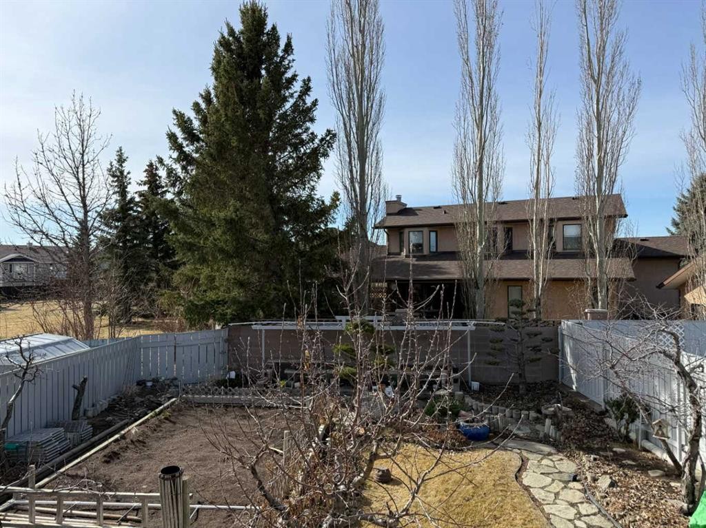 128 Heritage Boulevard West, Lethbridge, AB - Outdoor