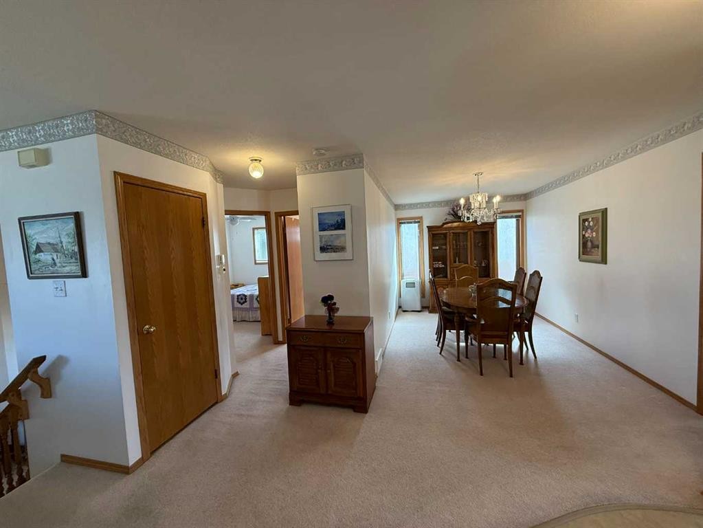 128 Heritage Boulevard West, Lethbridge, AB - Indoor