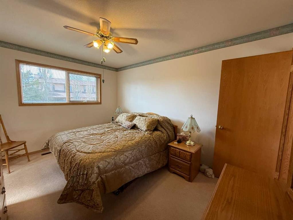 128 Heritage Boulevard West, Lethbridge, AB - Indoor Photo Showing Bedroom