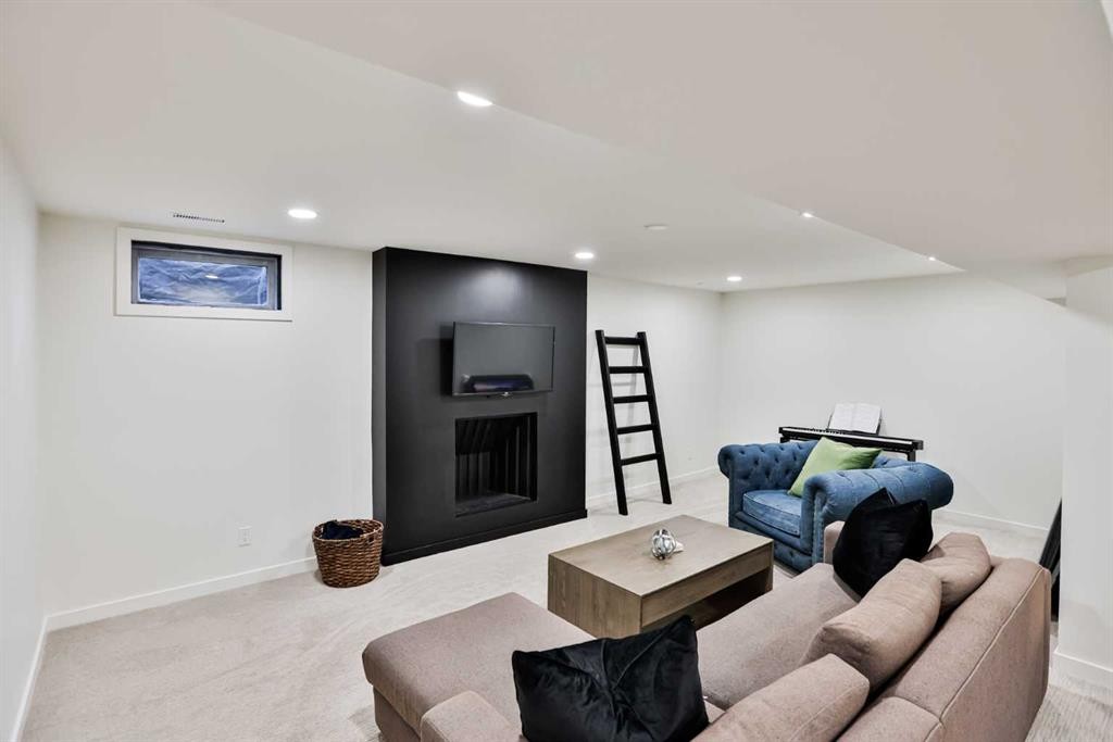 104 Elm Crescent South, Lethbridge, AB - Indoor