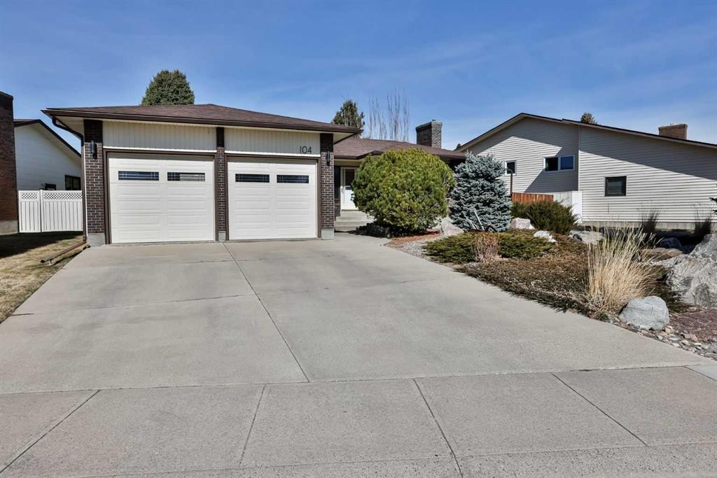 104 Elm Crescent South, Lethbridge, AB - Outdoor
