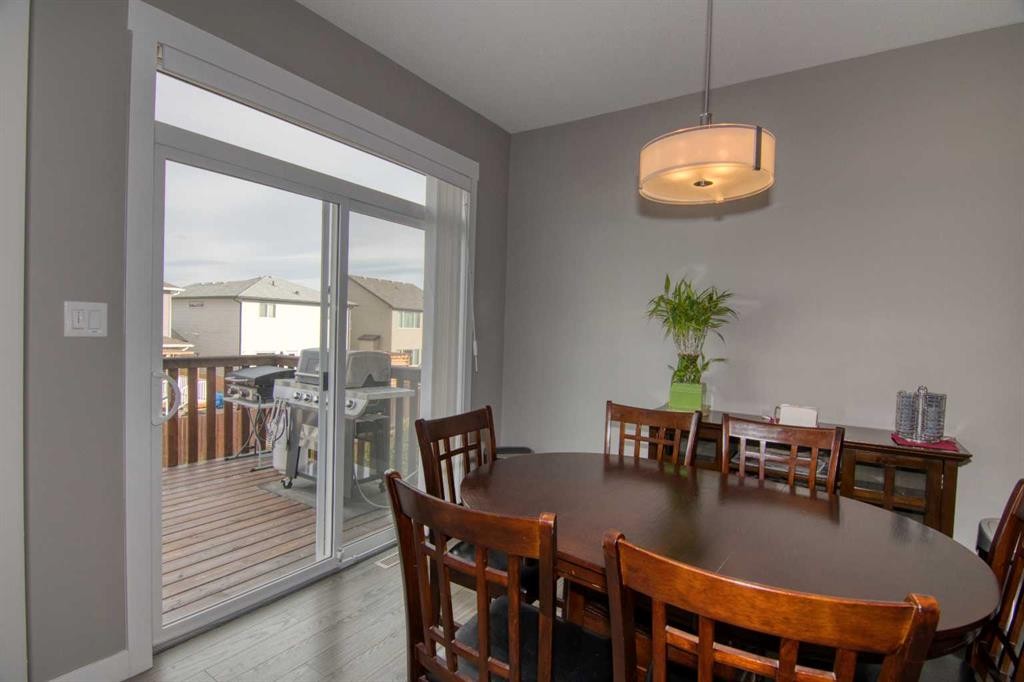 559 Moonlight Lane West, Lethbridge, AB - Indoor Photo Showing Dining Room