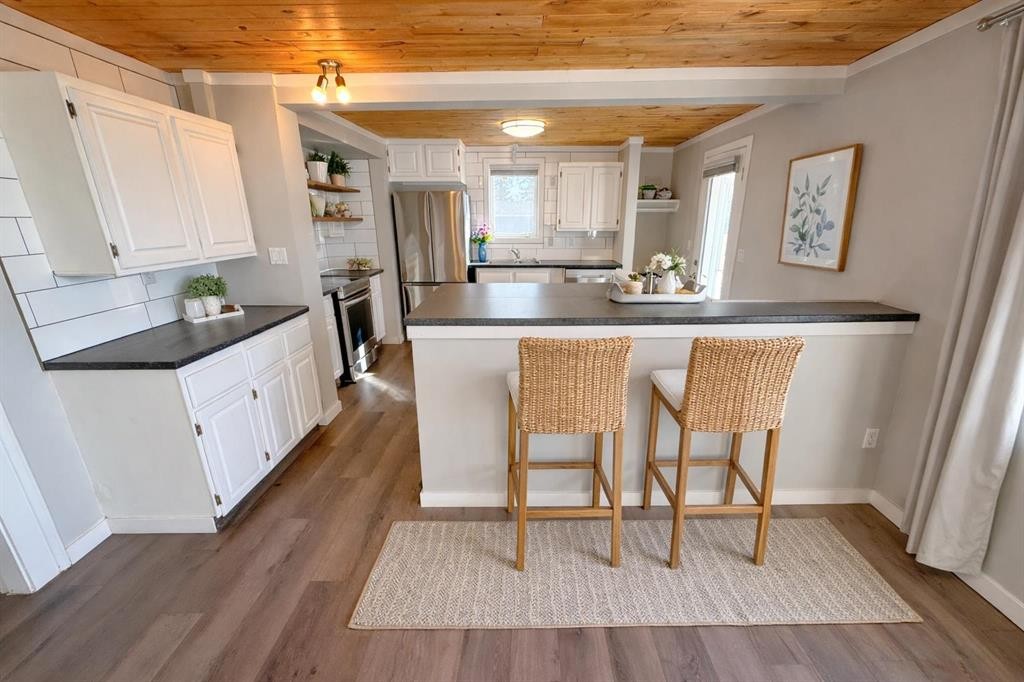 129 5 Avenue, Champion, AB - Indoor