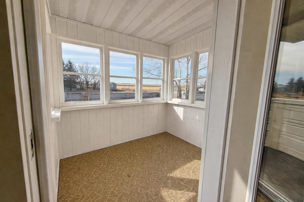 129 5 Avenue, Champion, AB - Indoor Photo Showing Other Room