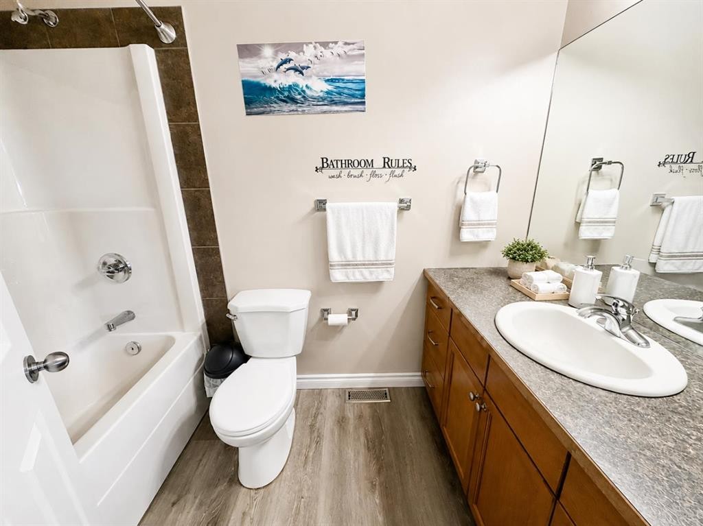222 6A Street, Stirling, AB - Indoor Photo Showing Bathroom