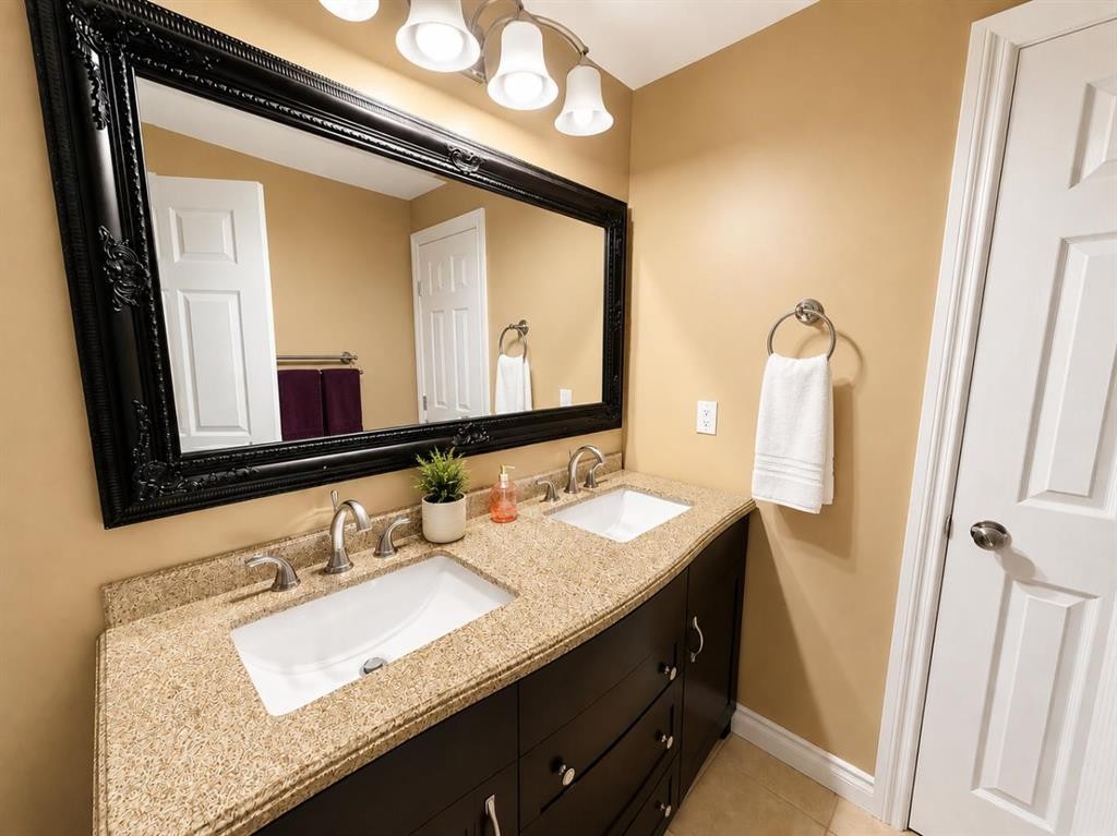 222 6A Street, Stirling, AB - Indoor Photo Showing Bathroom