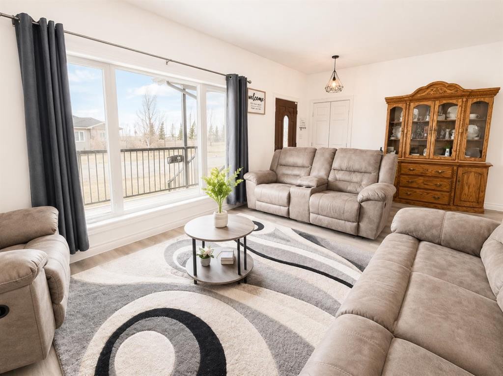222 6A Street, Stirling, AB - Indoor Photo Showing Living Room