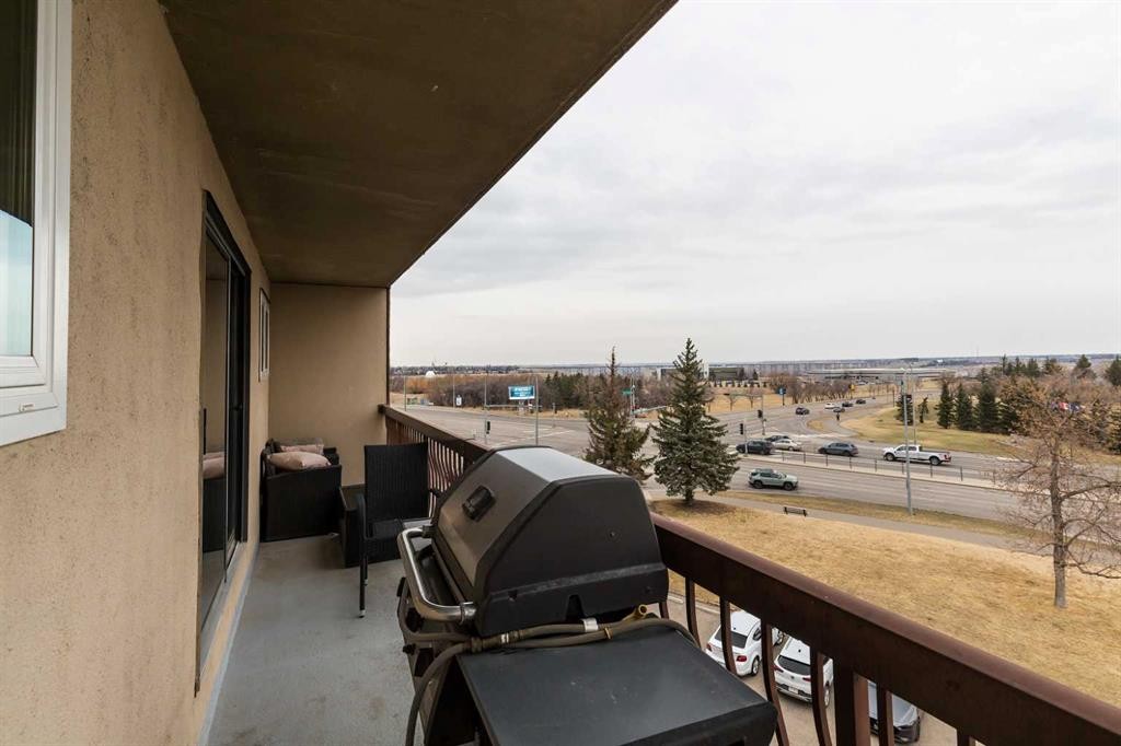 515-5 Berkley Place West, Lethbridge, AB - Outdoor With Balcony With View With Exterior
