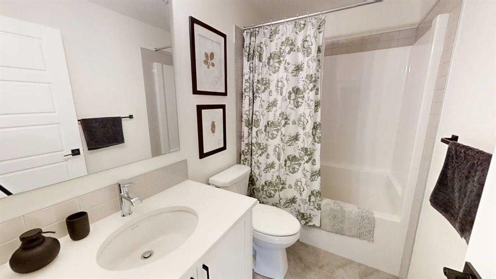 28 Aster Link, Okotoks, AB - Indoor Photo Showing Bathroom