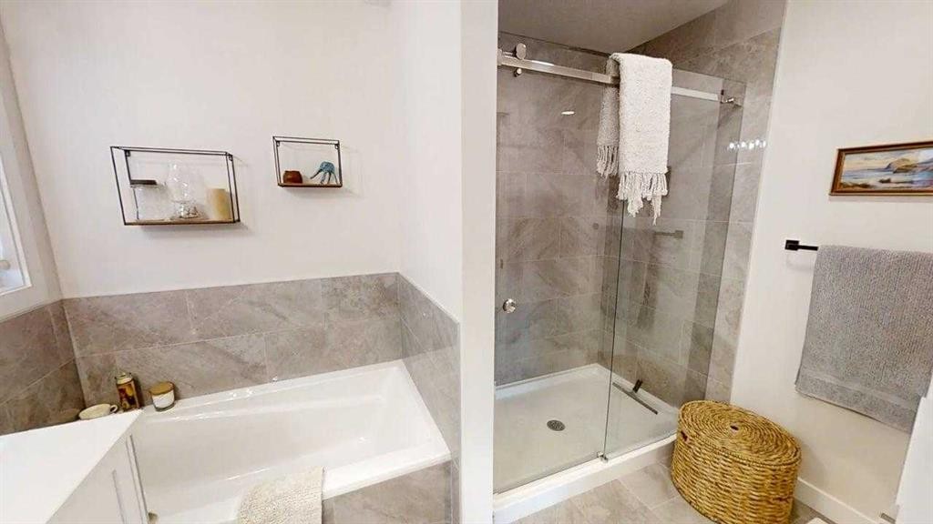 28 Aster Link, Okotoks, AB - Indoor Photo Showing Bathroom