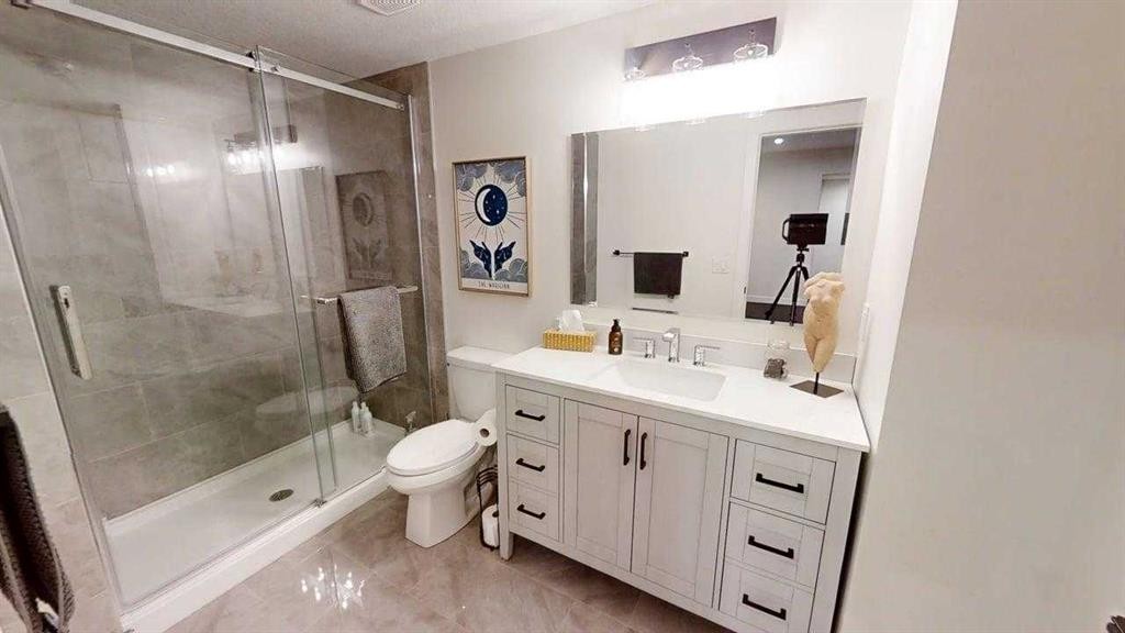28 Aster Link, Okotoks, AB - Indoor Photo Showing Bathroom