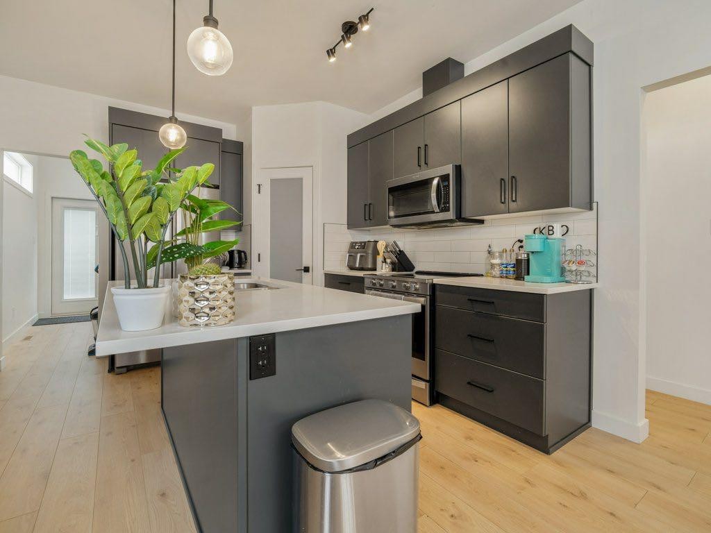 308 Uplands Boulevard North, Lethbridge, AB - Indoor Photo Showing Kitchen With Upgraded Kitchen