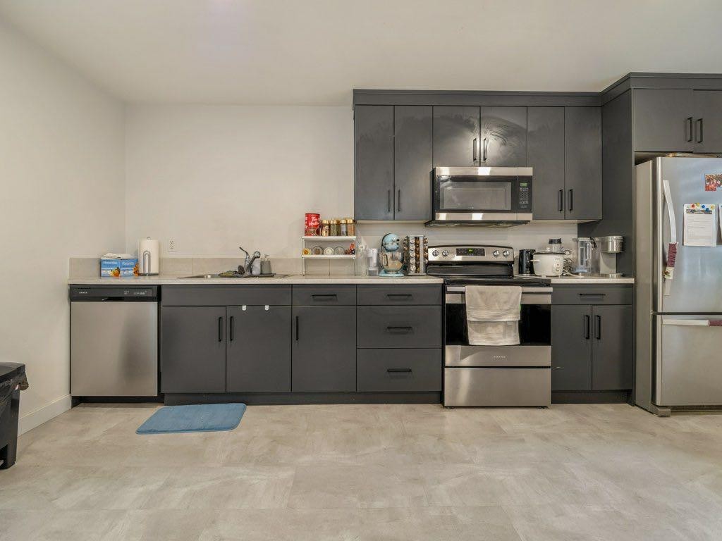 308 Uplands Boulevard North, Lethbridge, AB - Indoor Photo Showing Kitchen