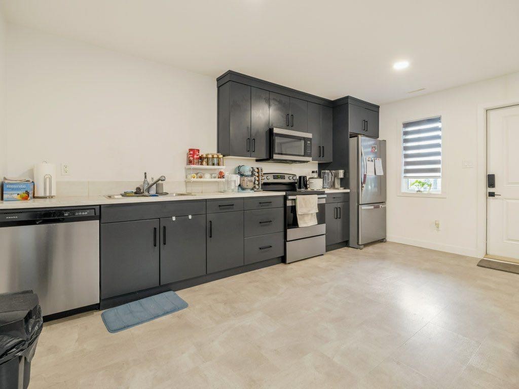 308 Uplands Boulevard North, Lethbridge, AB - Indoor Photo Showing Kitchen