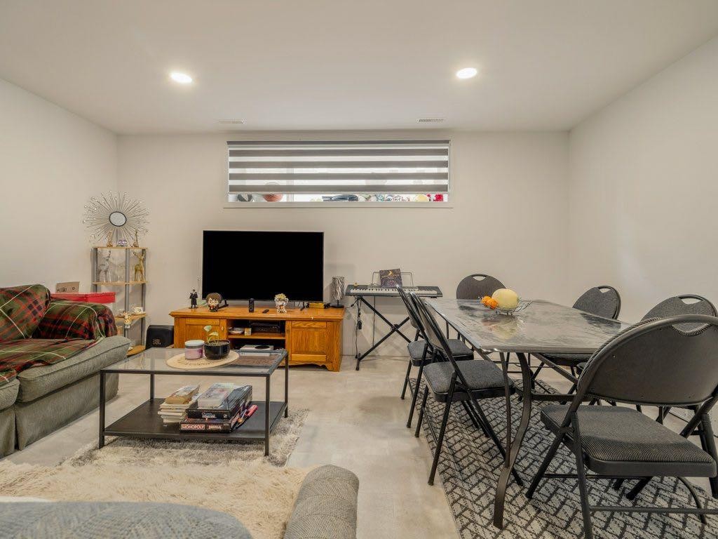 308 Uplands Boulevard North, Lethbridge, AB - Indoor