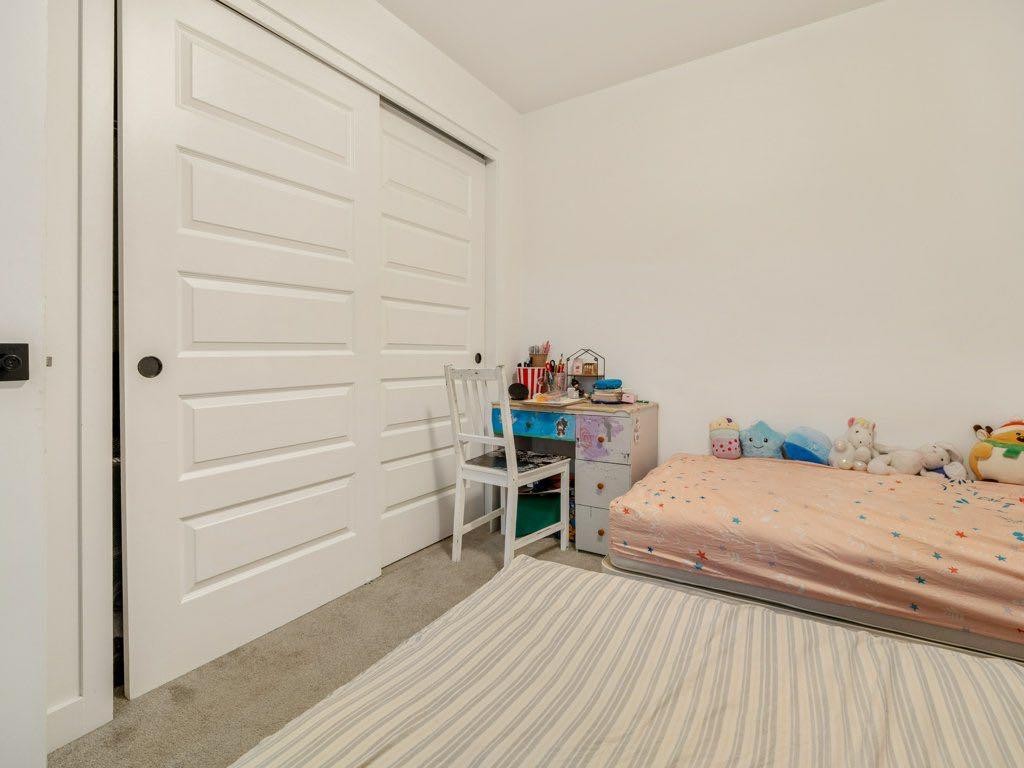 308 Uplands Boulevard North, Lethbridge, AB - Indoor Photo Showing Bedroom