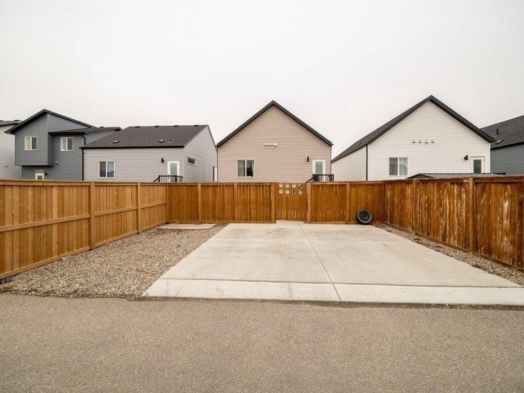 308 Uplands Boulevard North, Lethbridge, AB - Outdoor