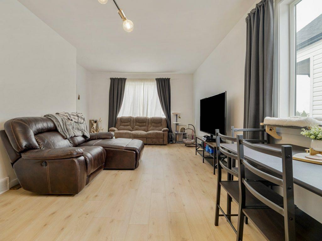 308 Uplands Boulevard North, Lethbridge, AB - Indoor Photo Showing Living Room