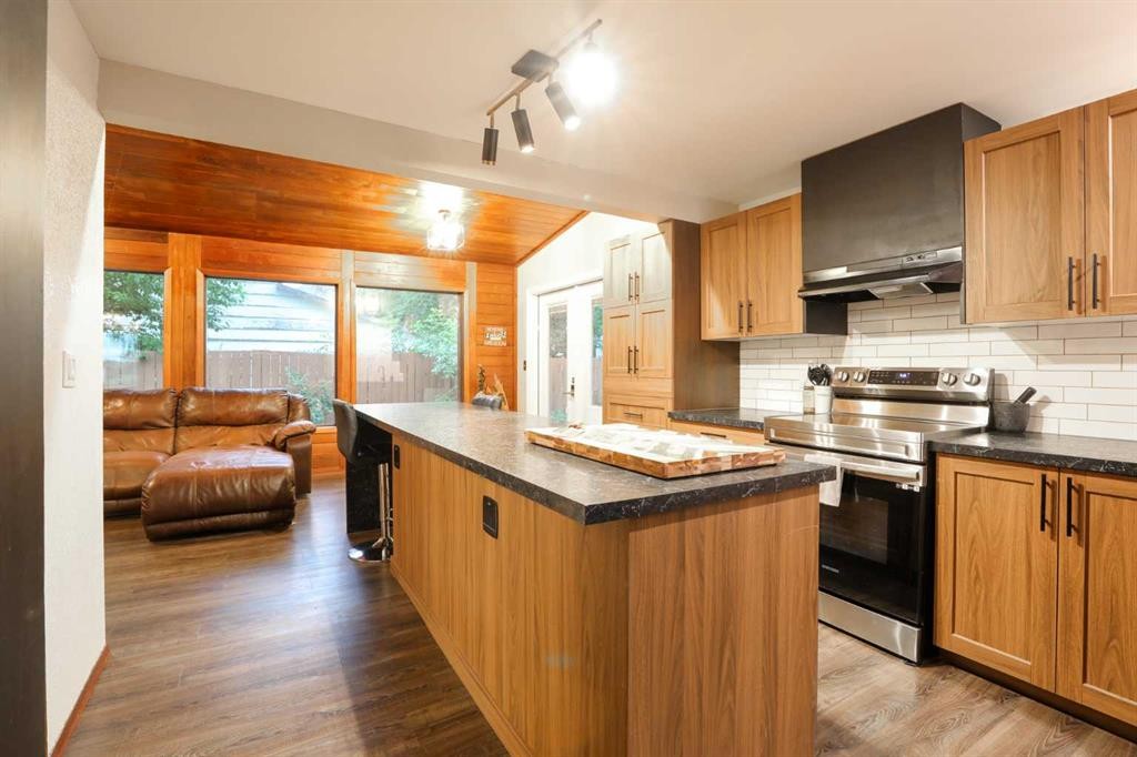 108 3 Street, Warner, AB - Indoor Photo Showing Kitchen