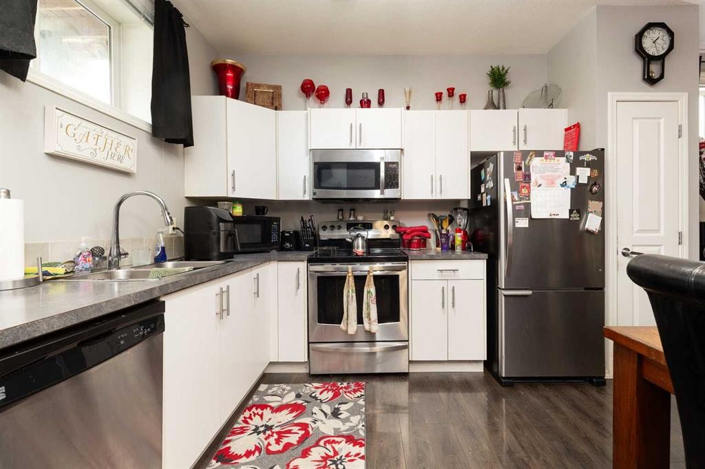 1164 Keystone Road West, Lethbridge, AB - Indoor Photo Showing Kitchen
