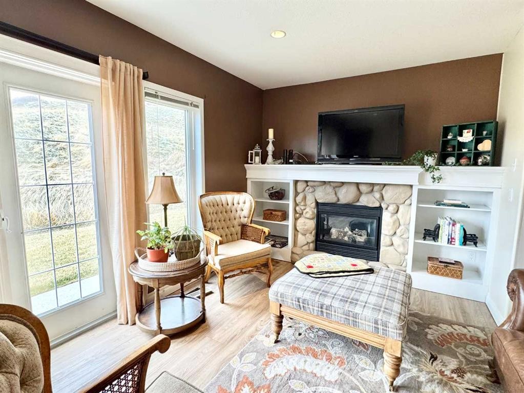 2-373 Canyon Boulevard West, Lethbridge, AB - Indoor Photo Showing Living Room With Fireplace