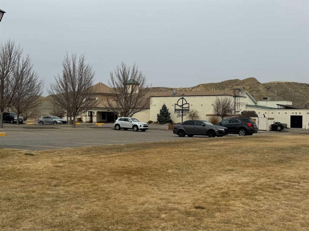 2-373 Canyon Boulevard West, Lethbridge, AB - Outdoor