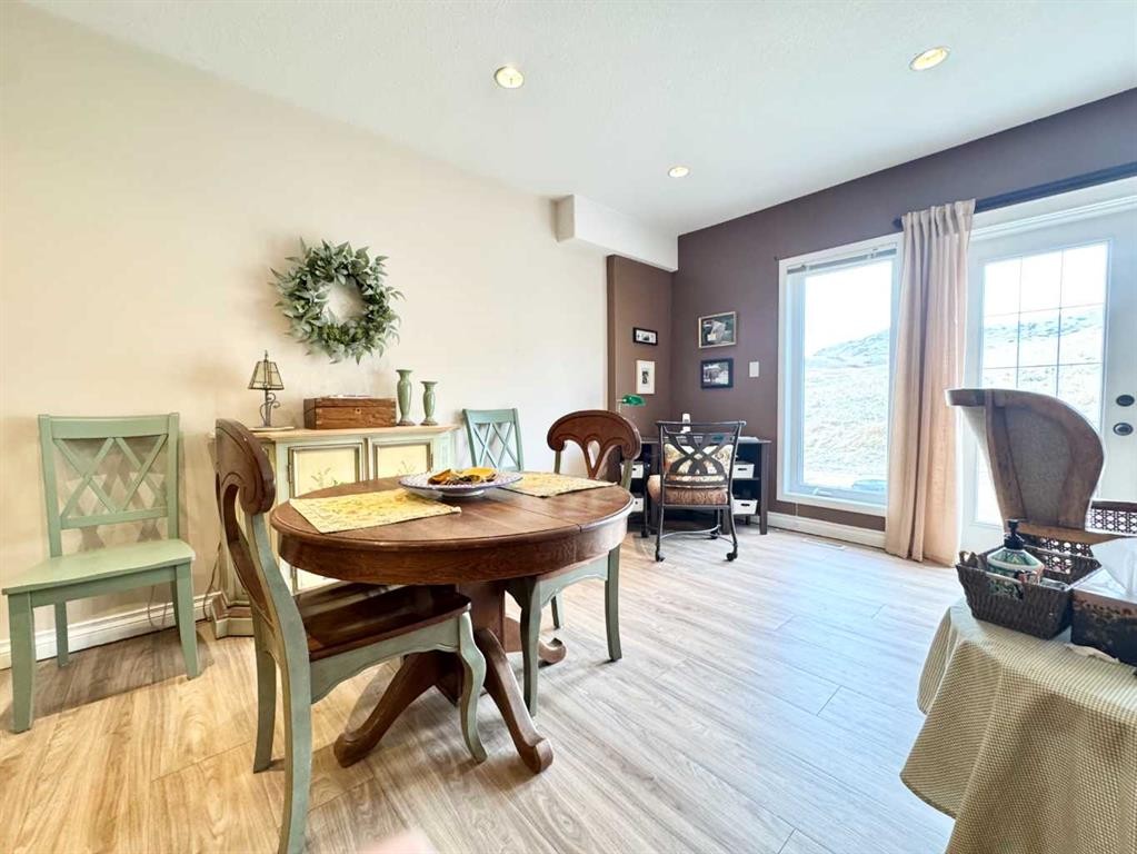 2-373 Canyon Boulevard West, Lethbridge, AB - Indoor