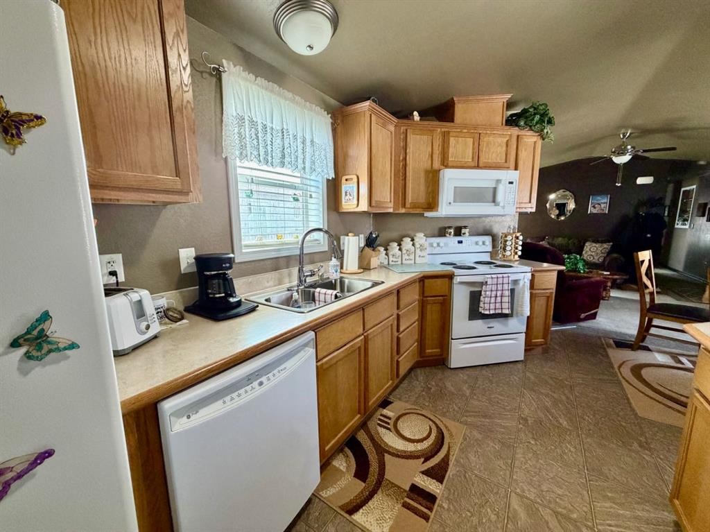 206 Railway Avenue, Coaldale, AB