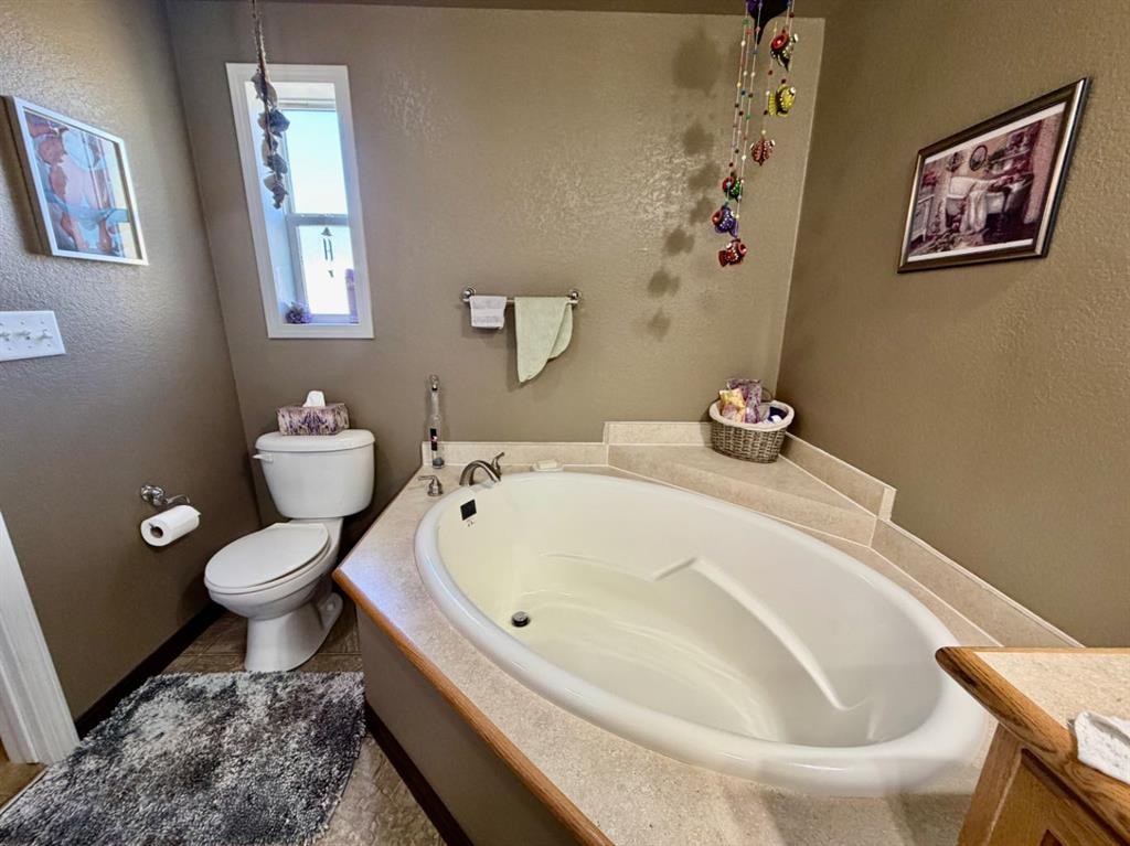 206 Railway Avenue, Coaldale, AB