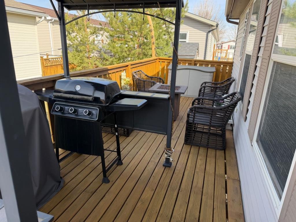 206 Railway Avenue, Coaldale, AB