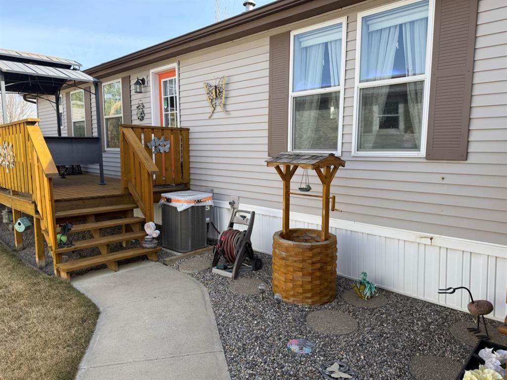 206 Railway Avenue, Coaldale, AB