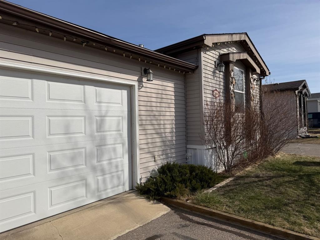 206 Railway Avenue, Coaldale, AB