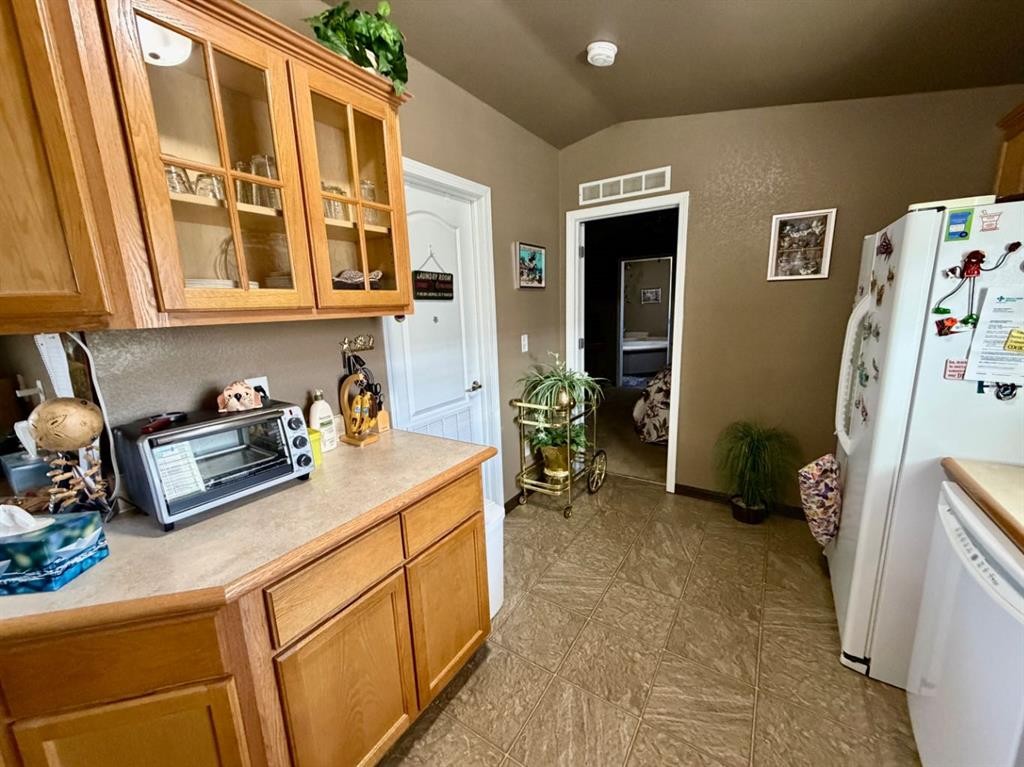 206 Railway Avenue, Coaldale, AB