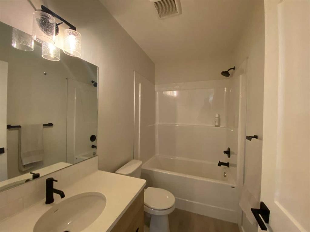 130 Prairie Gold St, Taber, AB - Indoor Photo Showing Bathroom