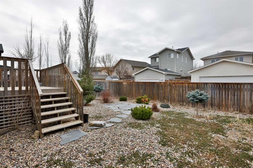 66 Coalbanks Gate West, Lethbridge, AB - Indoor Photo Showing Laundry Room