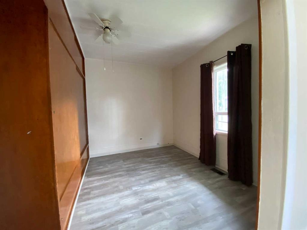 20630 25 Avenue, Bellevue, AB - Indoor Photo Showing Other Room