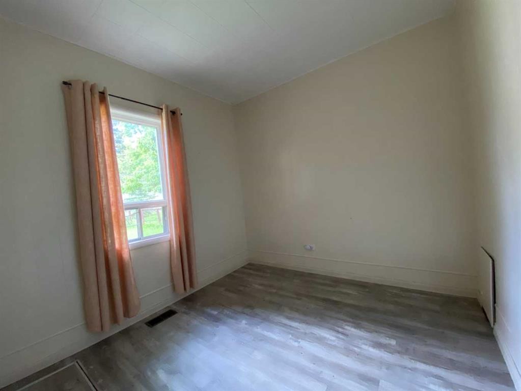 20630 25 Avenue, Bellevue, AB - Indoor Photo Showing Other Room