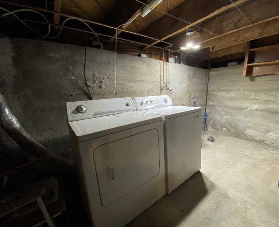 20630 25 Avenue, Bellevue, AB - Indoor Photo Showing Laundry Room