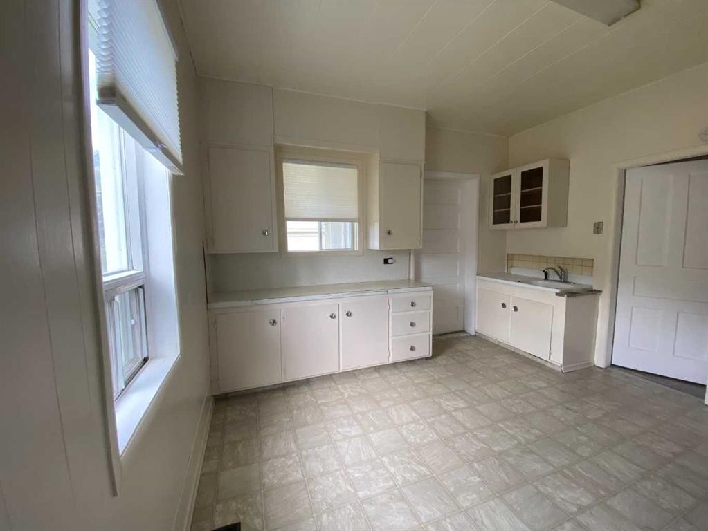 20630 25 Avenue, Bellevue, AB - Indoor