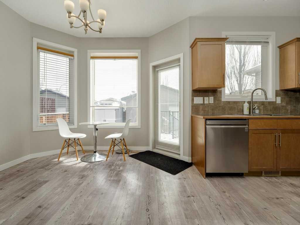 146 Silkstone Road West, Lethbridge, AB - Indoor