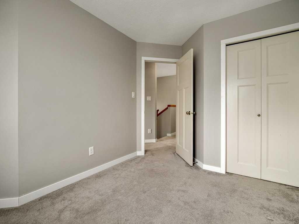 146 Silkstone Road West, Lethbridge, AB - Indoor Photo Showing Other Room