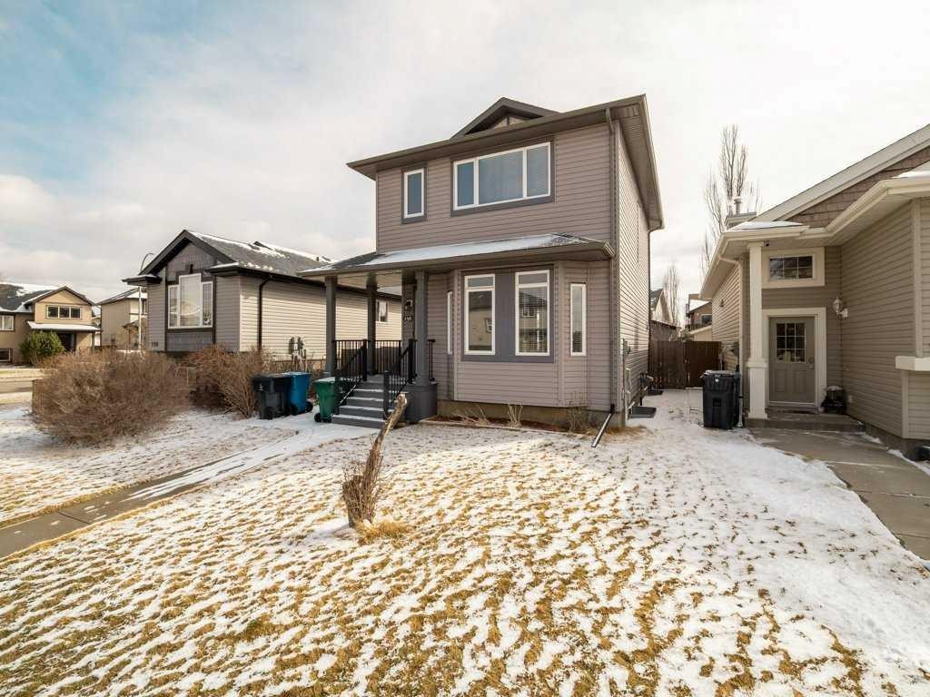 146 Silkstone Road West, Lethbridge, AB - Outdoor