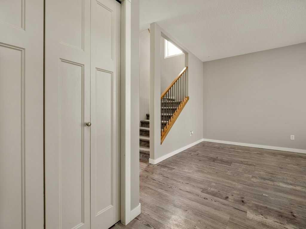 146 Silkstone Road West, Lethbridge, AB - Indoor Photo Showing Other Room