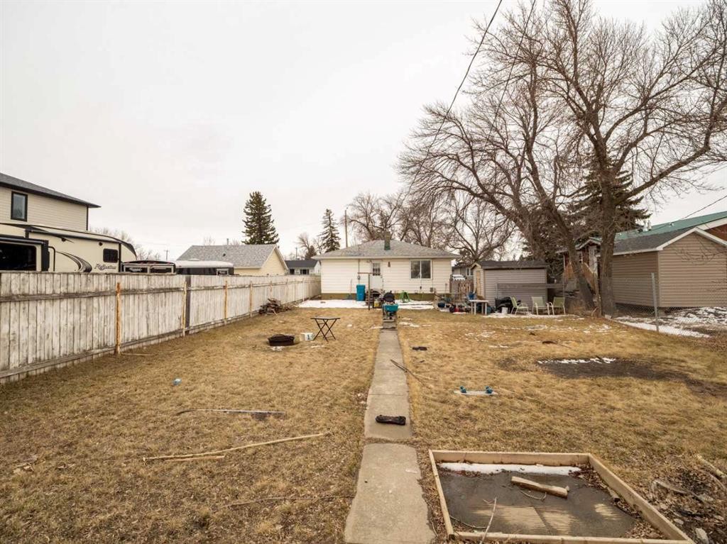 1508 19 Avenue, Coaldale, AB - Outdoor