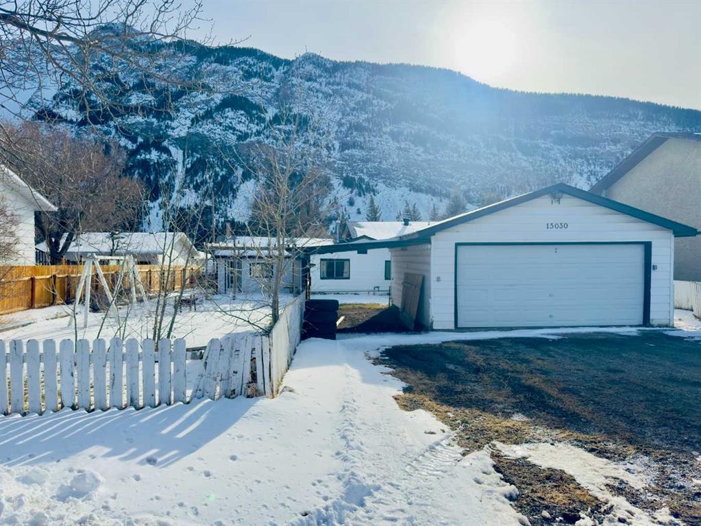 15030 21 Aveunue, Frank, AB - Outdoor