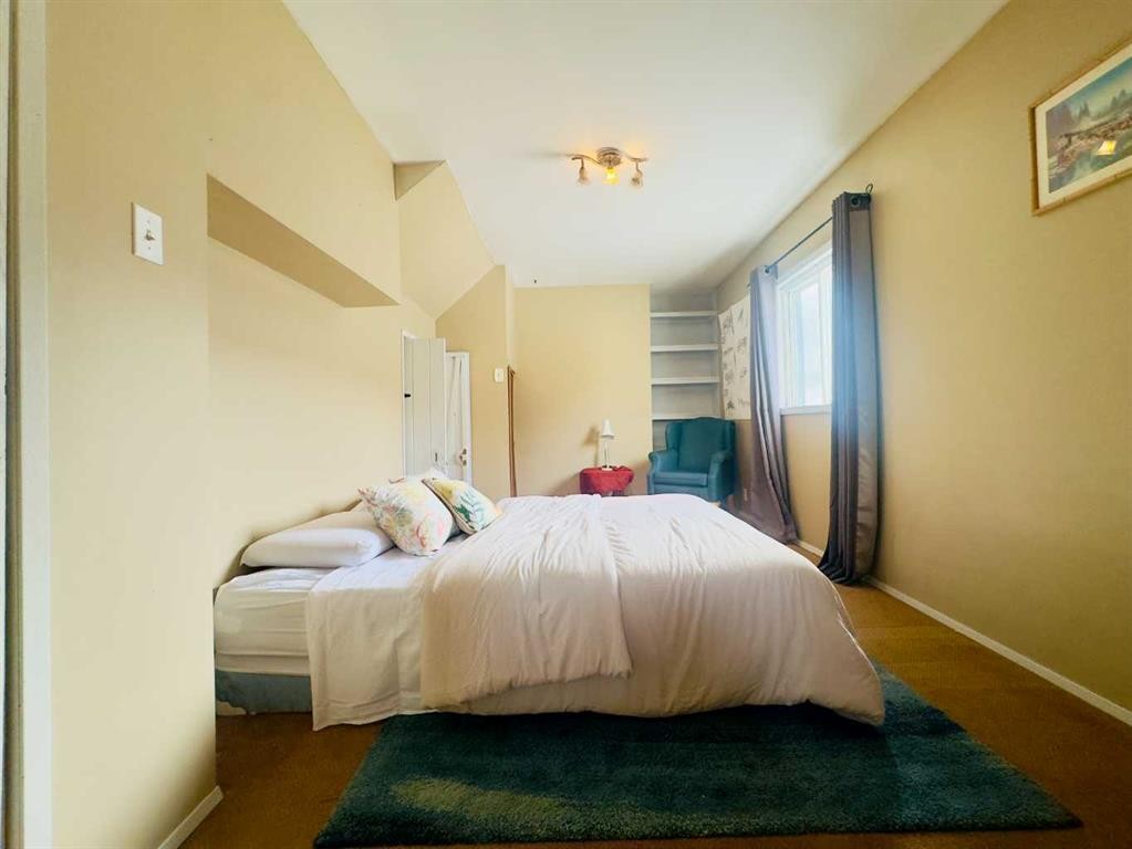 15030 21 Aveunue, Frank, AB - Indoor Photo Showing Bedroom