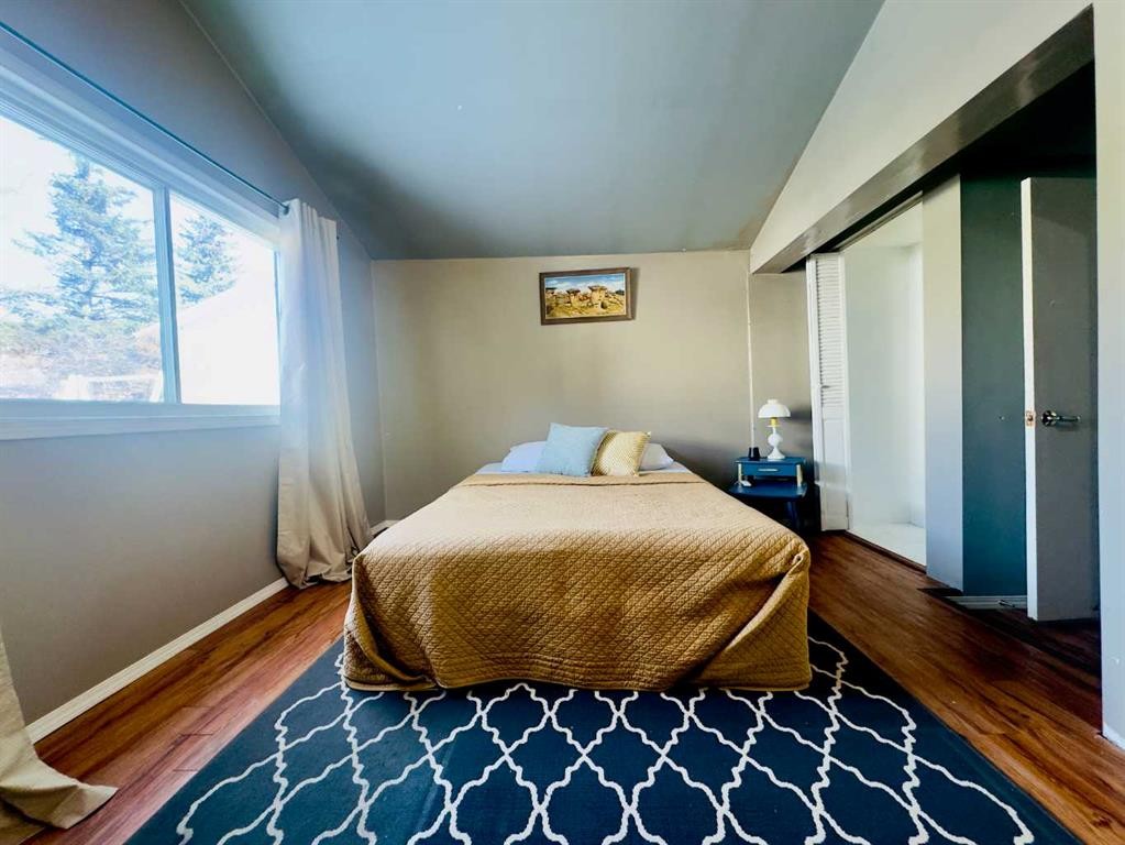 15030 21 Aveunue, Frank, AB - Indoor Photo Showing Bedroom