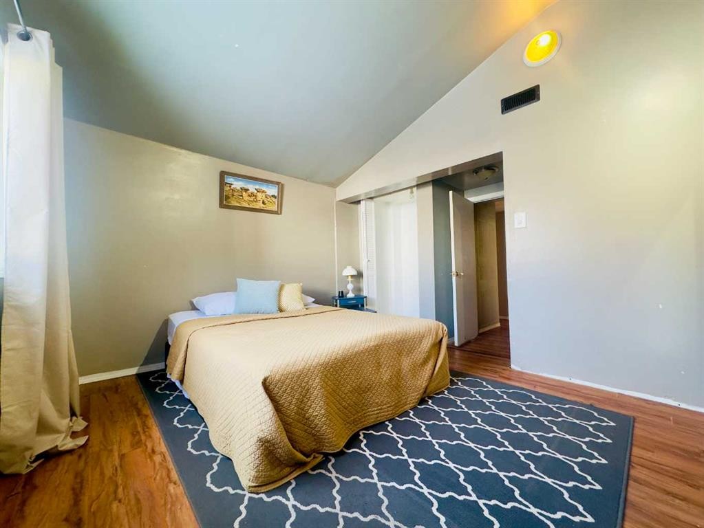 15030 21 Aveunue, Frank, AB - Indoor Photo Showing Bedroom