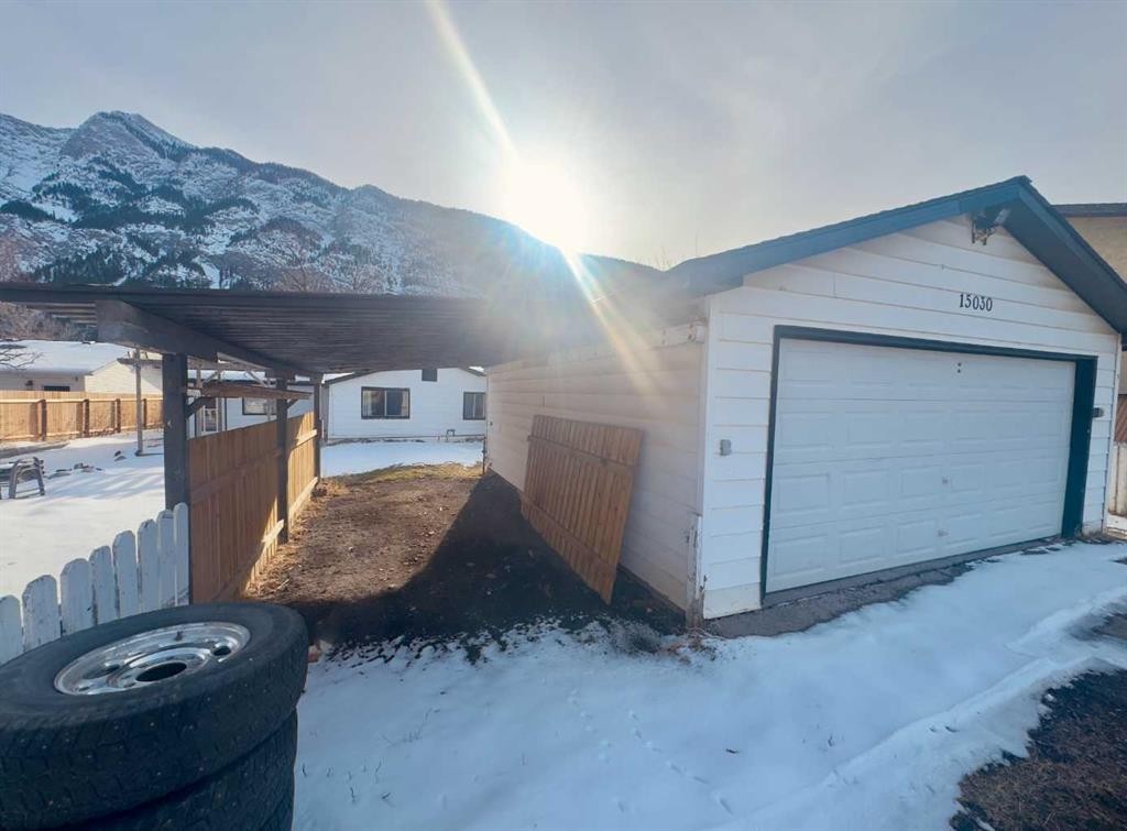 15030 21 Aveunue, Frank, AB - Outdoor