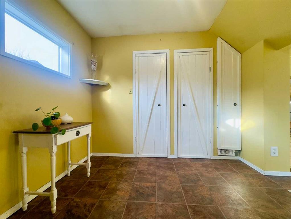 15030 21 Aveunue, Frank, AB - Indoor Photo Showing Other Room